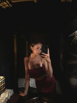 Аня #1906585